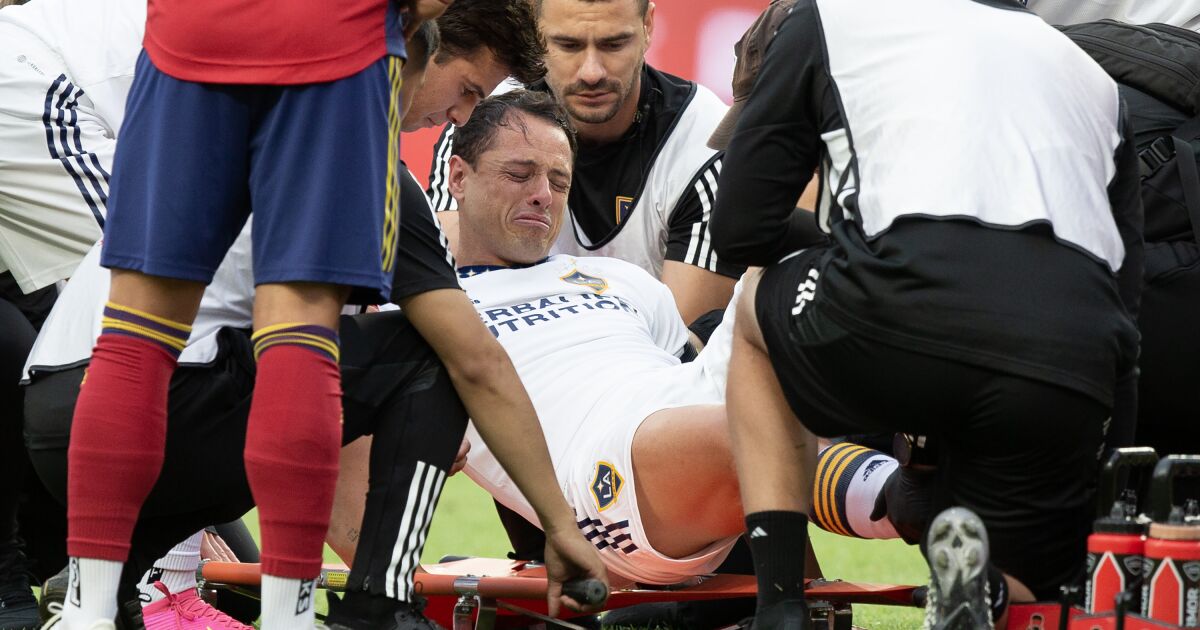 Chicharito suffers injury in Galaxy's U.S. Open Cup loss to Real Salt Lake