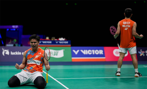 Goh Sze Fei/Nur Izzuddin celebrate after advancing to the 2024 Badminton Asia Championships semi-finals. (photo: Fred Lee/Getty Images)